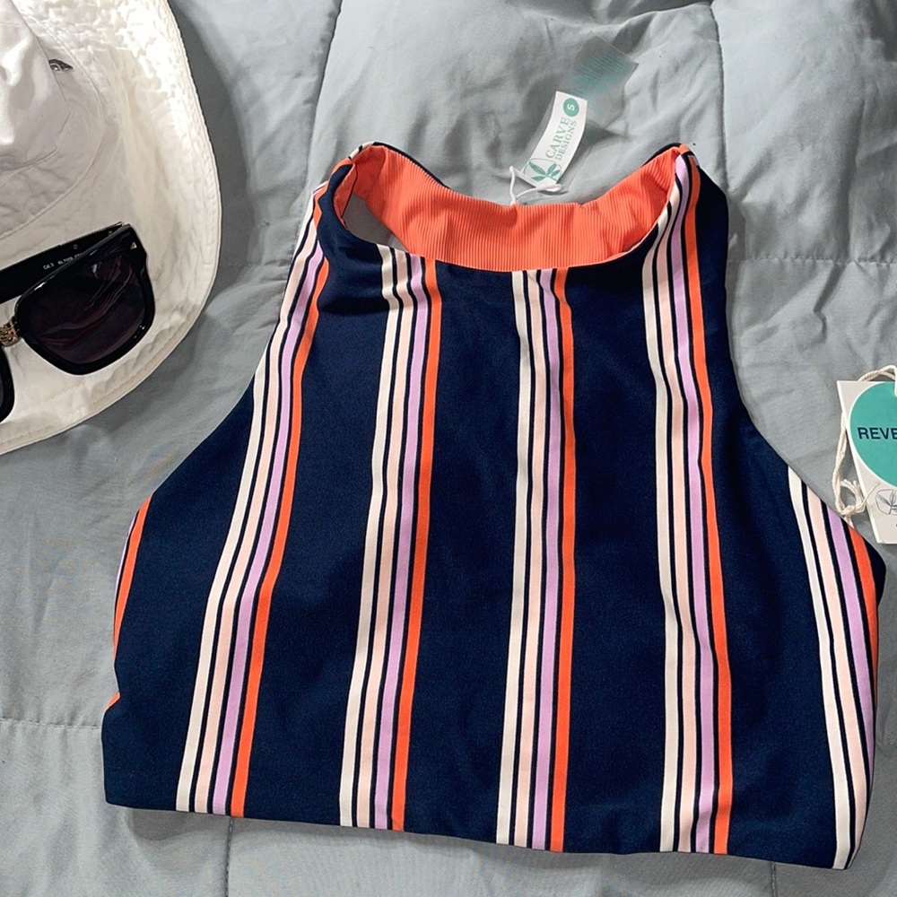 NWT carve design swimming top S